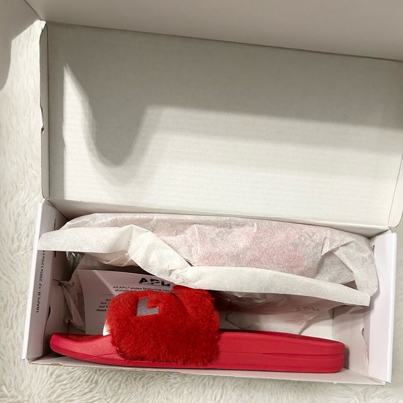 APL (Athletic Propulsion Labs) Women’s Shearling Slides - Picture 3 of 8